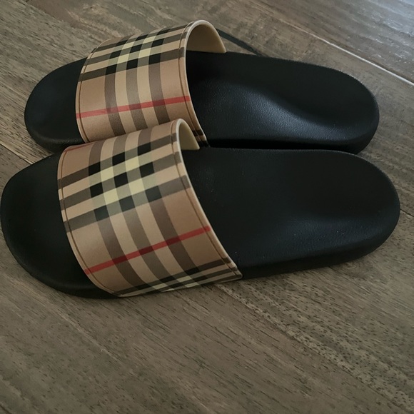 Burberry Slides - Picture 2 of 4